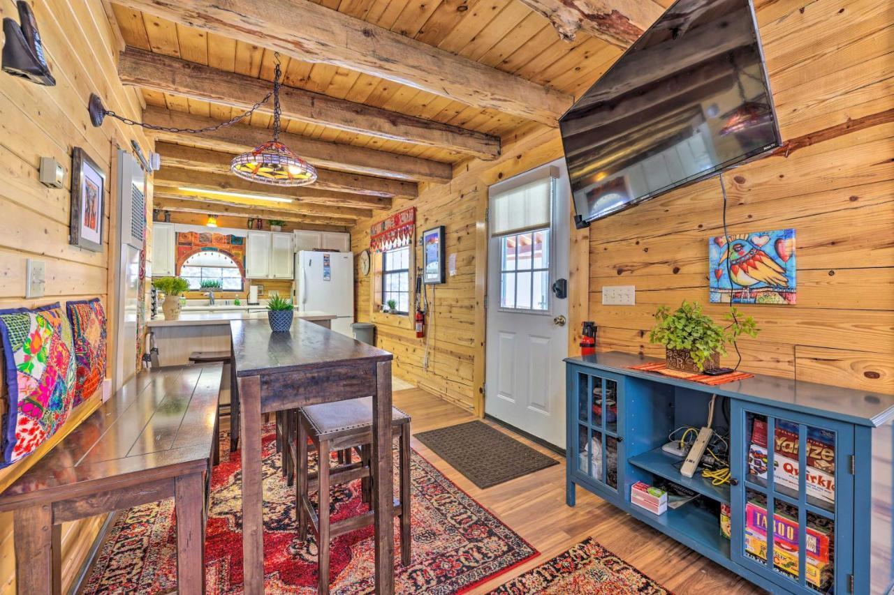 Rustic Duck Creek Village Cabin With Fire Pit! Exterior photo