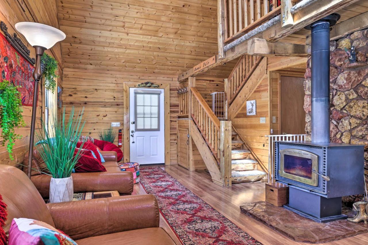 Rustic Duck Creek Village Cabin With Fire Pit! Exterior photo