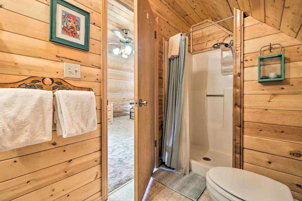 Rustic Duck Creek Village Cabin With Fire Pit! Exterior photo