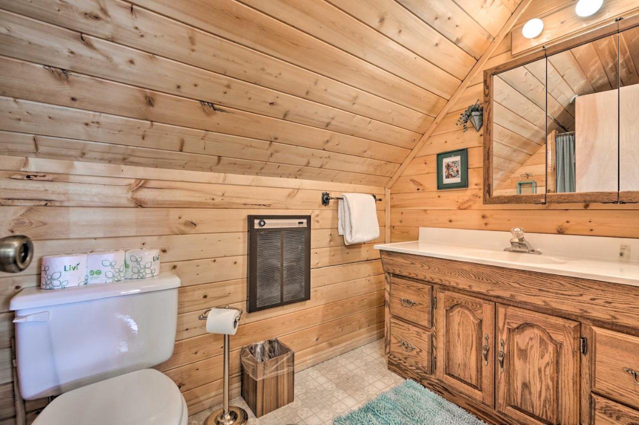 Rustic Duck Creek Village Cabin With Fire Pit! Exterior photo